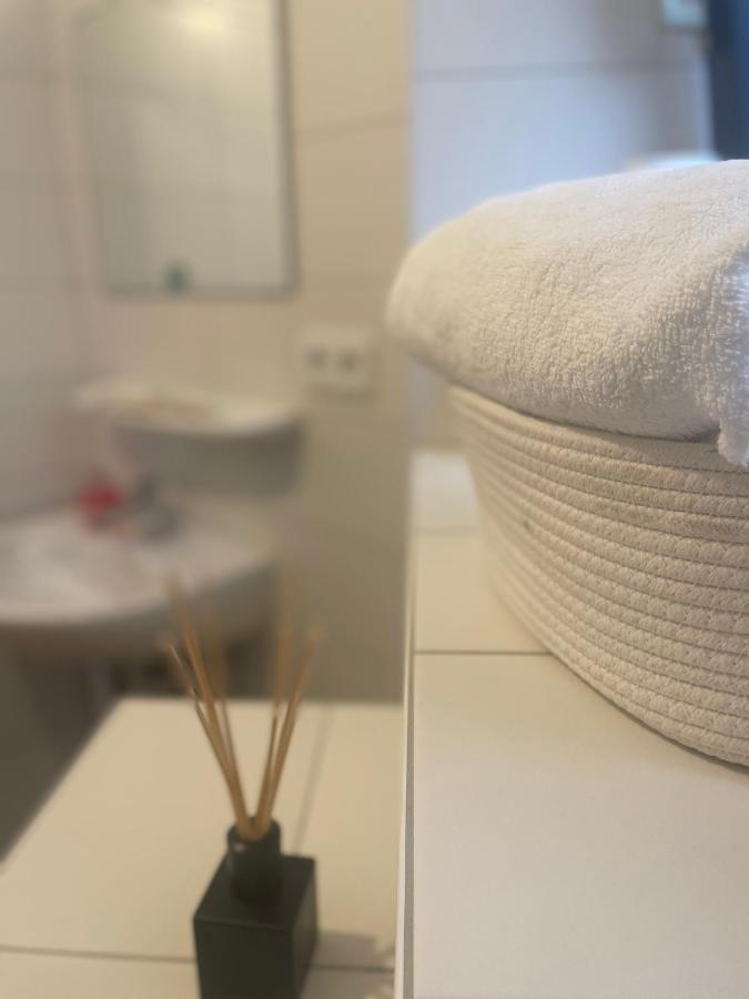 Zentrale Wohnung Direkt Am Hauptbahnhof - Bismarck Düsseldorf Esterno foto