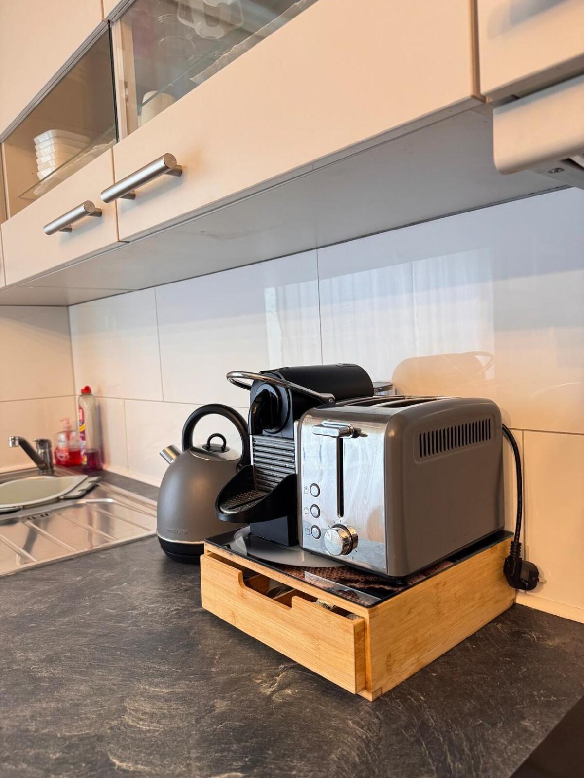 Zentrale Wohnung Direkt Am Hauptbahnhof - Bismarck Düsseldorf Esterno foto