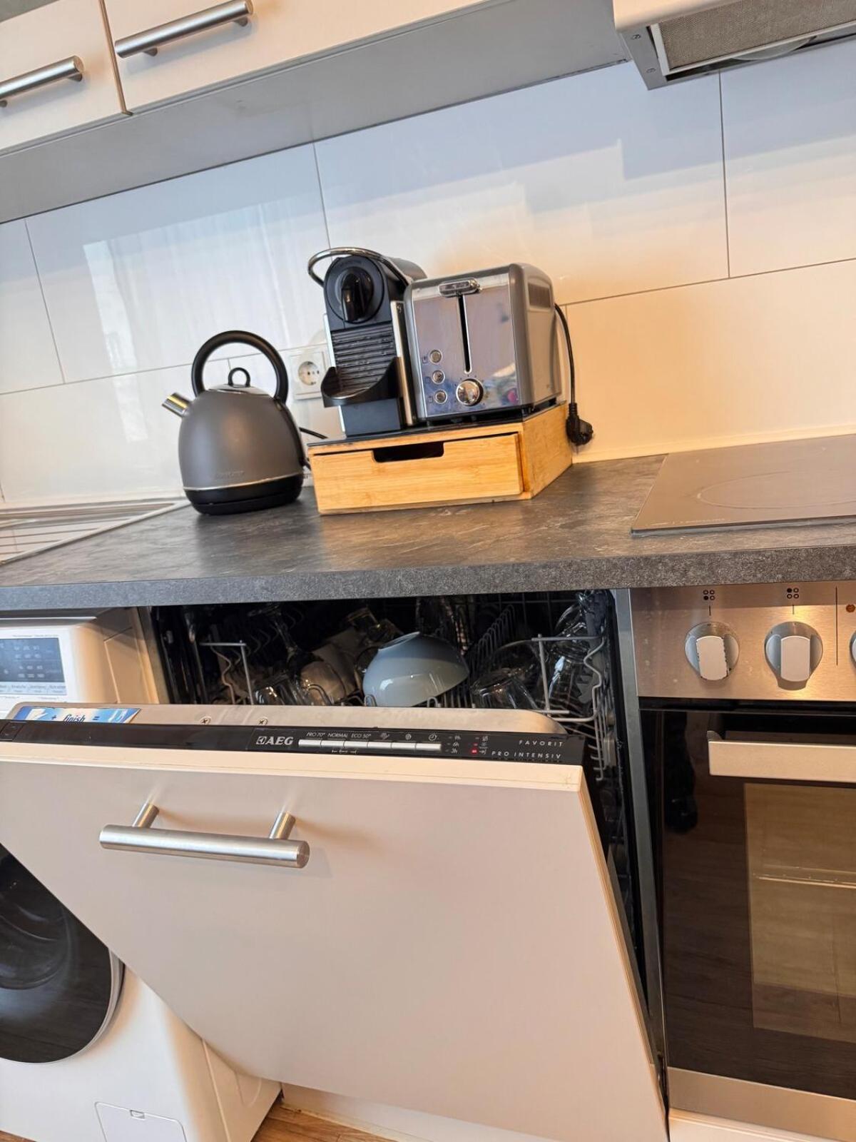 Zentrale Wohnung Direkt Am Hauptbahnhof - Bismarck Düsseldorf Esterno foto
